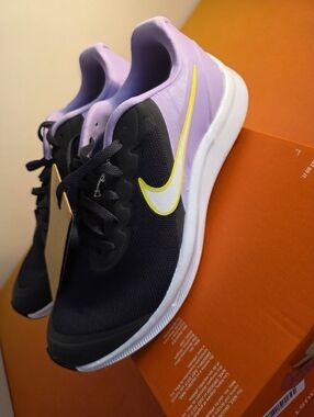 Brand New- Nike Star Runner 3. Size 7 Youth Equivalent to 8.5 Womens.
